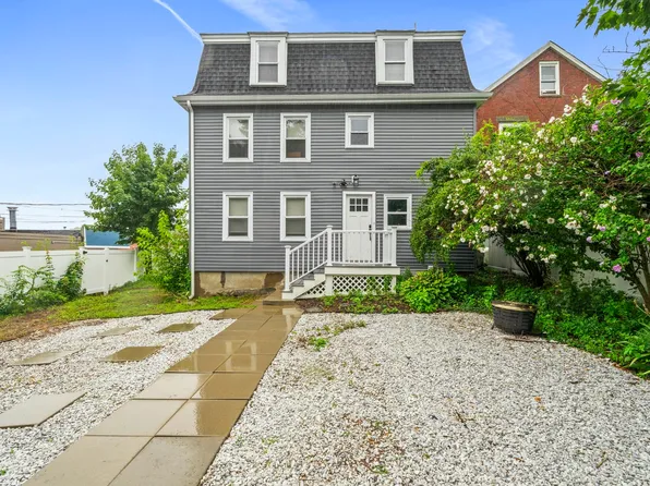 2 Stones Ct, Framingham, MA 01701