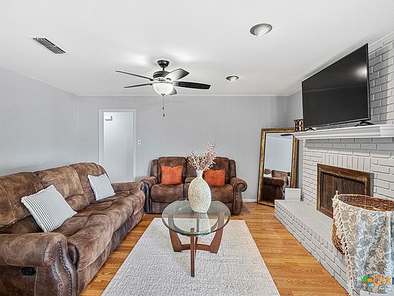 5th image of 104 Red Oak Cir