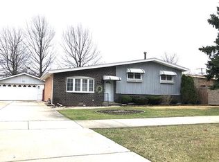 8343 Nottingham Ave, Bridgeview, IL 60455