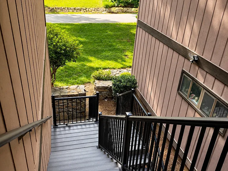 23 Lake Dr #F8 — Photo 3