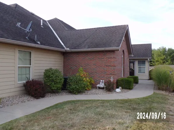 525 Edgehill Cir, Logan, OH 43138