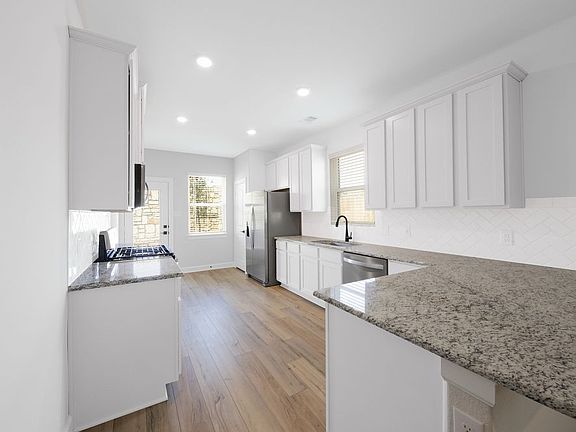 3rd image of 813 Dawn Redwood Ct