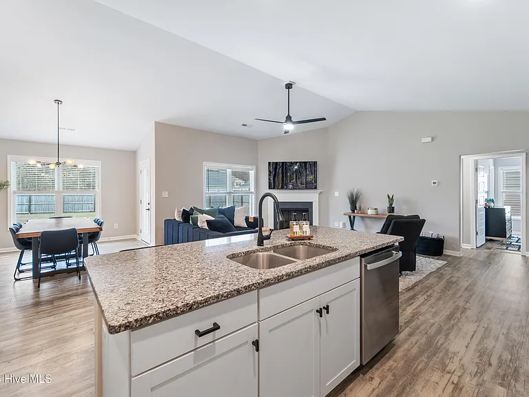 242 Legacy Ln — Photo 14