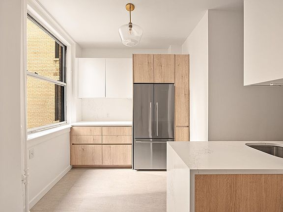 3rd image of 136 E 36th St APT 4-F