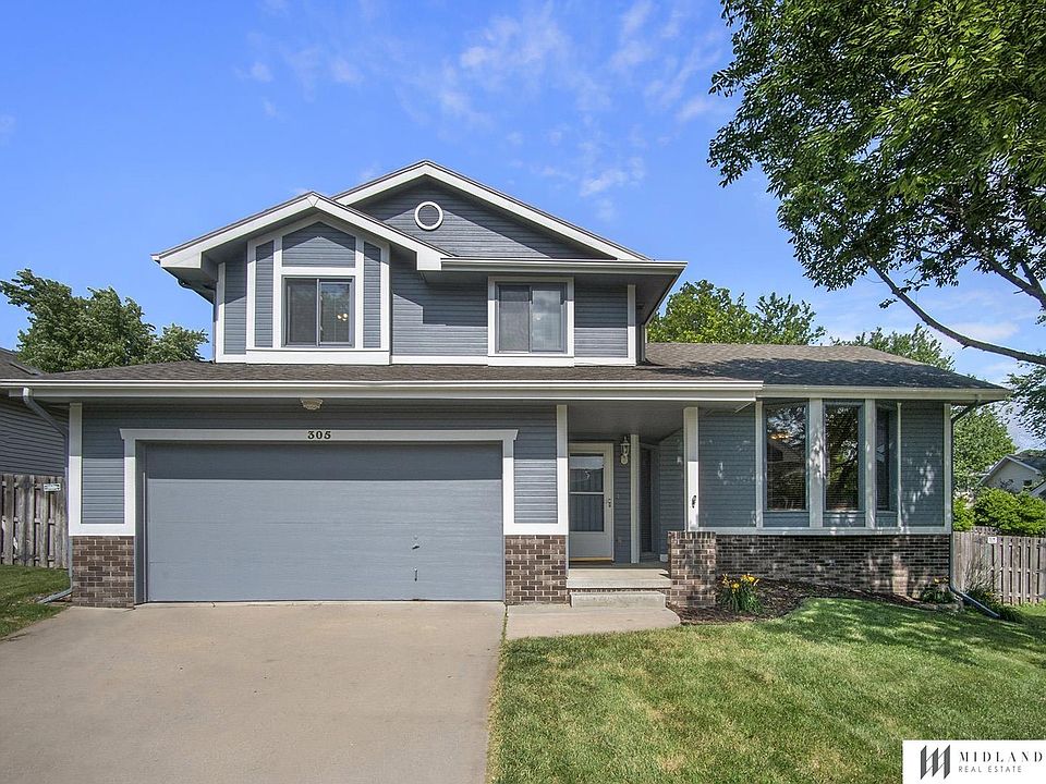 1st image of 305 Oakwood Dr
