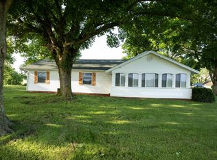 2240 E Chestnut St, Carthage, MO 64836