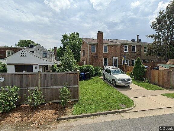 1st image of 900 Bernard St