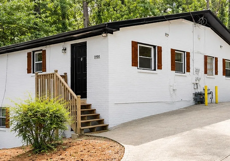 3999 Withrow Dr — Photo 1