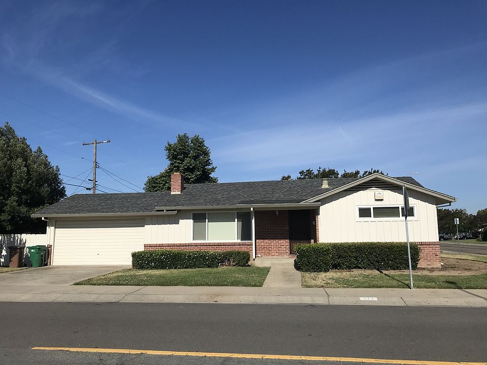 1st image of 111 N Loma Dr
