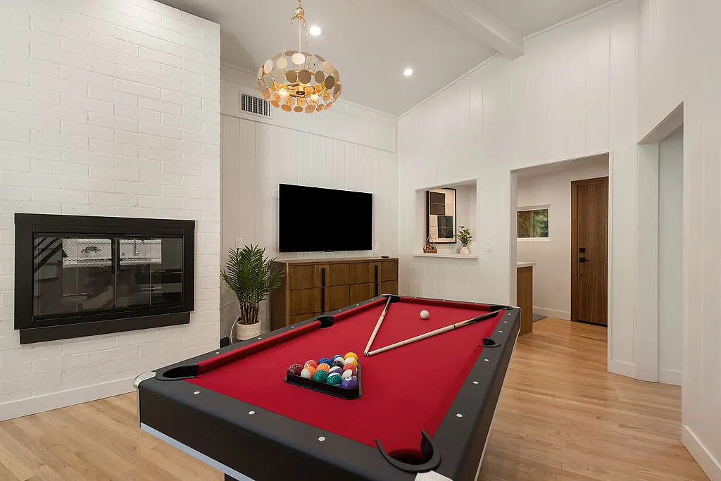 4 bed, 2505 sqft, $20,000 — Photo 1