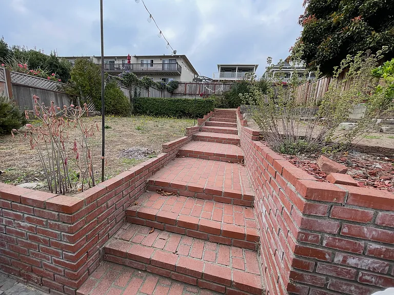 249 Hawthorne St — Photo 8