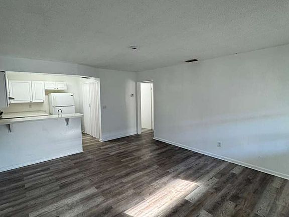 3rd image of 158 W 28th St