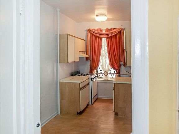 4th image of 313 Brightwater Ct #4F