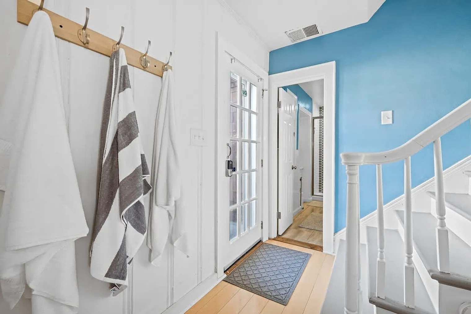 3 bed, 2.0 bath, 1646 sqft, $7,736 — Photo 4