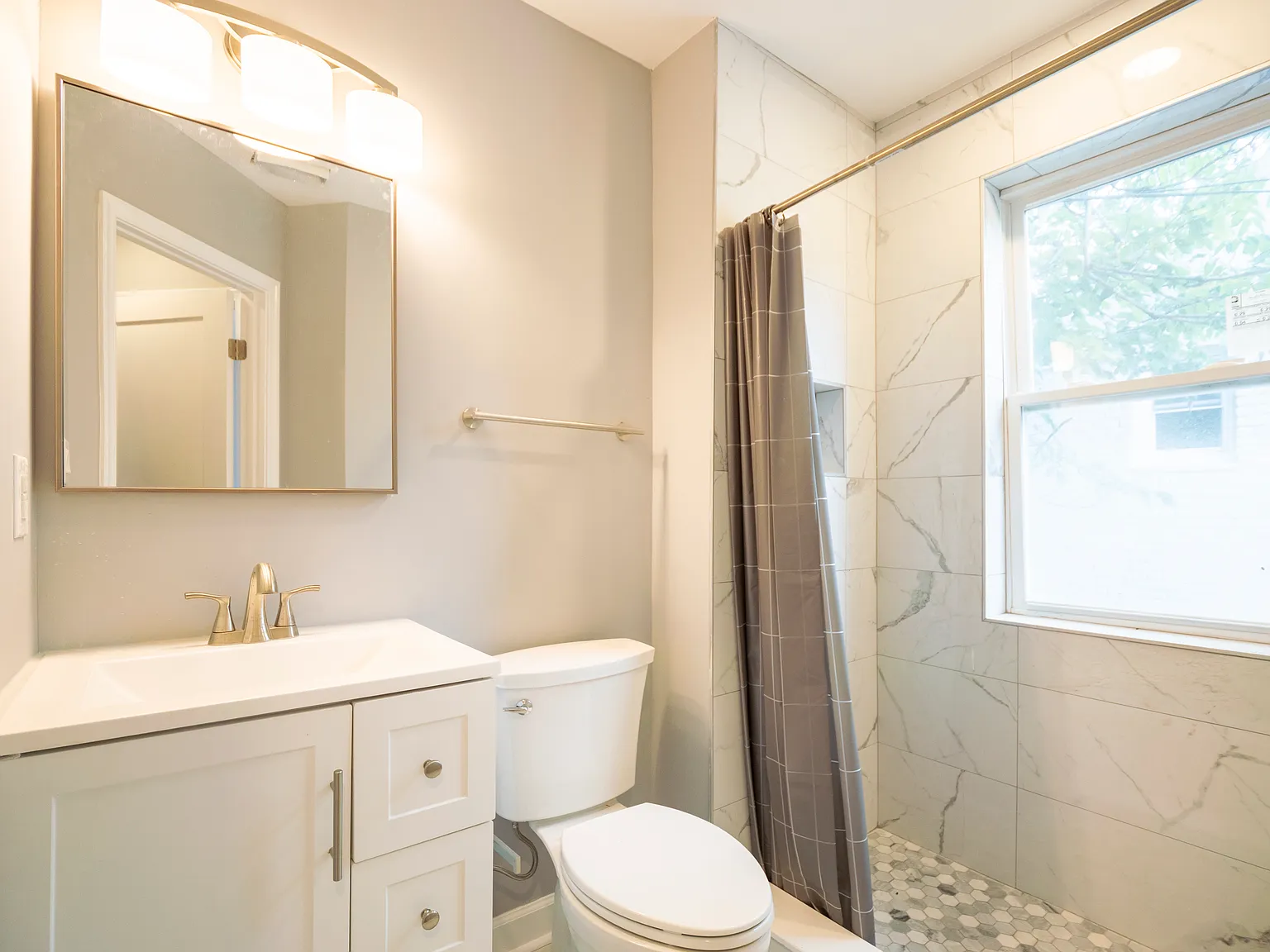 4 bed, 3.5 bath, 1485 sqft, $4,543 — Photo 3