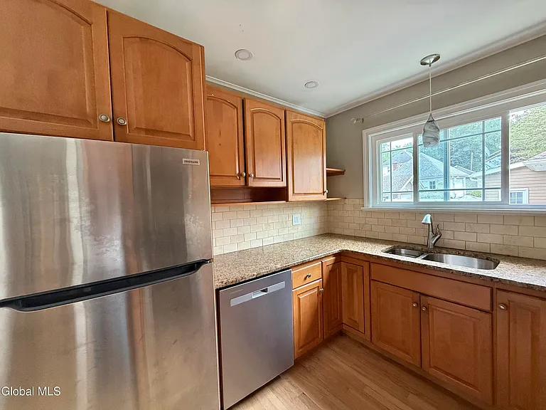 2481 Eastern Pkwy — Photo 14