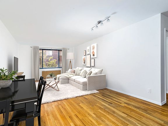 4th image of 447 W 45th St APT 4D