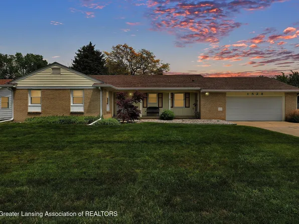 1528 Briarwood Dr, Lansing, MI 48917