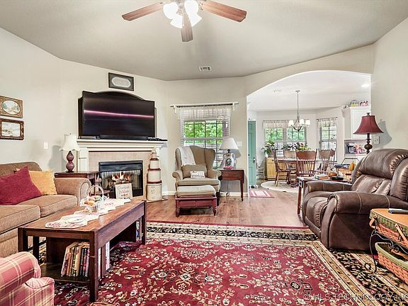 5th image of 110 E Elmira Pl
