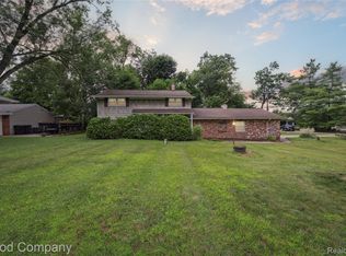 2289 Paulette Dr, Walled Lake, MI