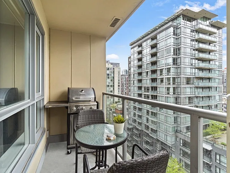 1001 Richards St #1401 — Photo 11
