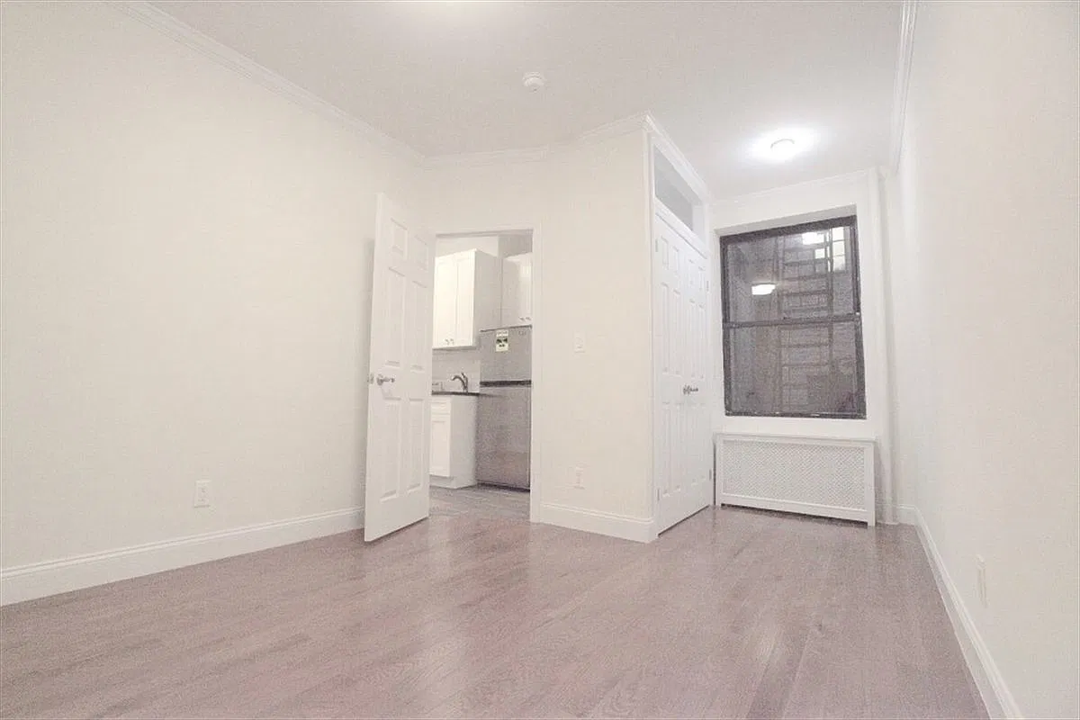 142 East 33rd Street — Photo 2