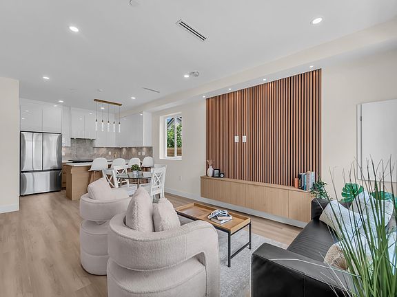 4th image of 5779 Clarendon St #1