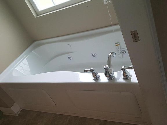 5th image of 187 Ashley Ln NE