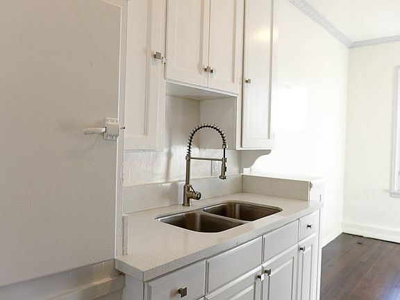 5th image of 808 S Hobart Blvd APT 508