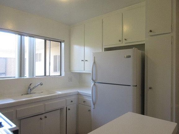 2nd image of 4663 Rosewood Ave APT 9
