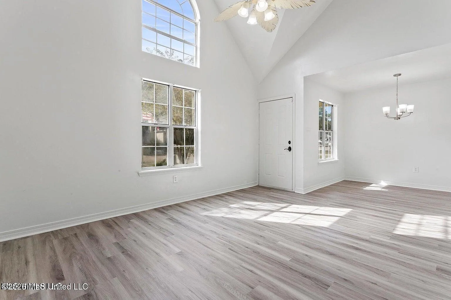 3 bed, 2.0 bath, 1568 sqft, $1,700 — Photo 3