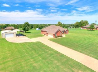 860 Oaklawn Dr, Tuttle, OK 73089