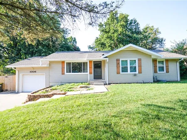 1006 W Price Ave, Savannah, MO 64485