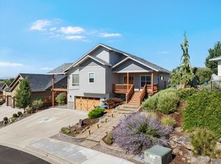 16 Terra Linda Ct, Eagle Point, OR 97524