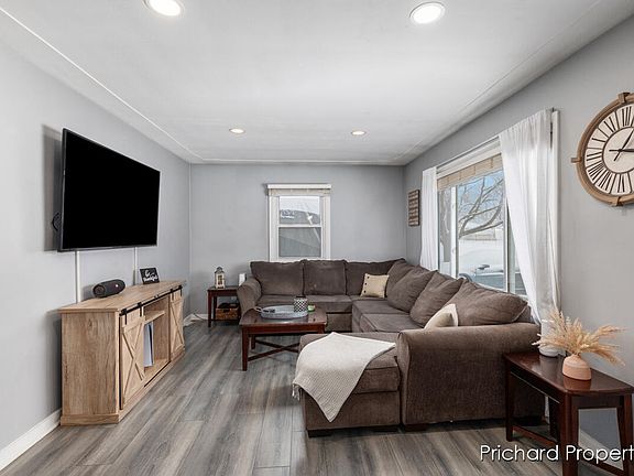 5th image of 3520 Taft Ave SW