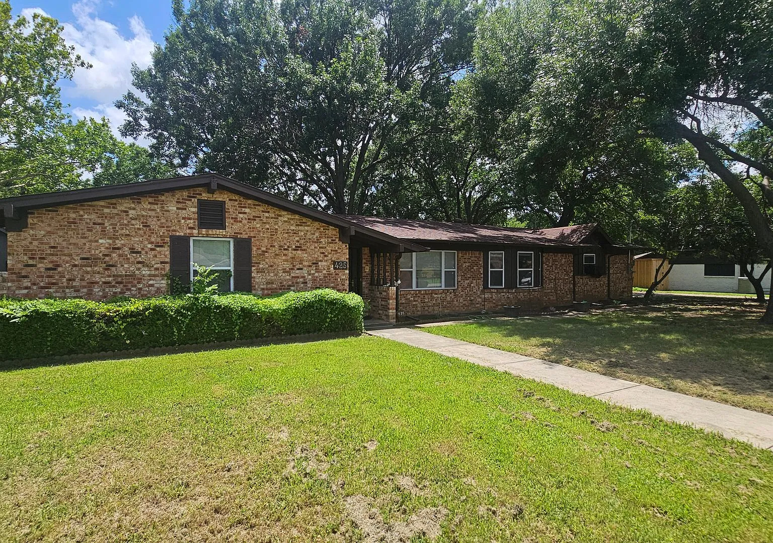 425 Mimosa Dr — Photo 2