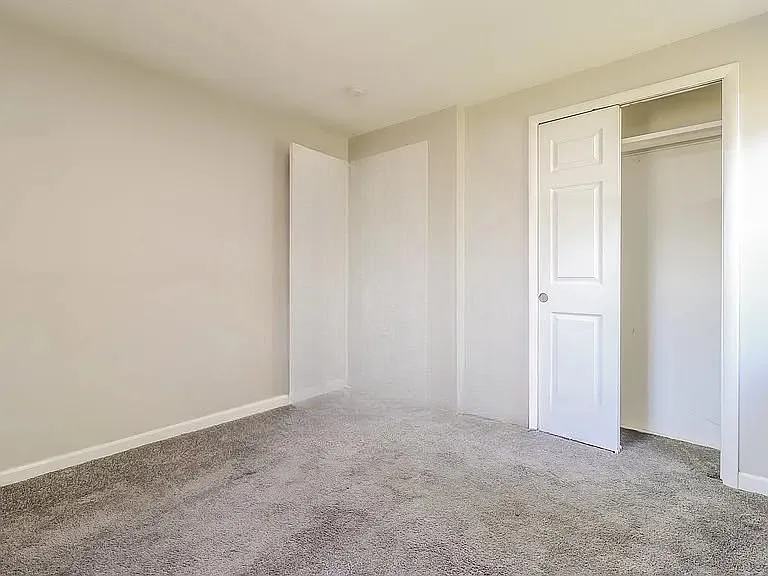 3 bed, 994 sqft, $1,449 — Photo 2