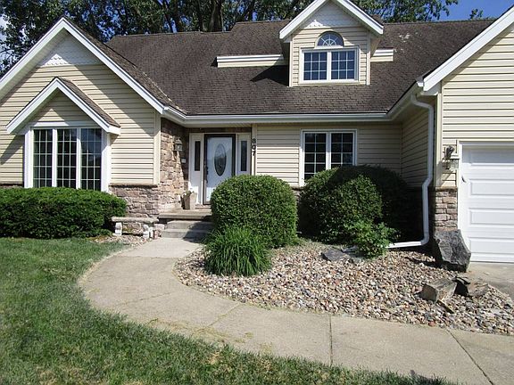 2nd image of 807 SW Cohasset Dr