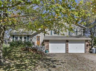 8706 Linda Ln, Pleasant Valley, MO 64068