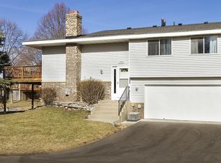 1409 Oak Leaf Ln, Burnsville, MN 55337