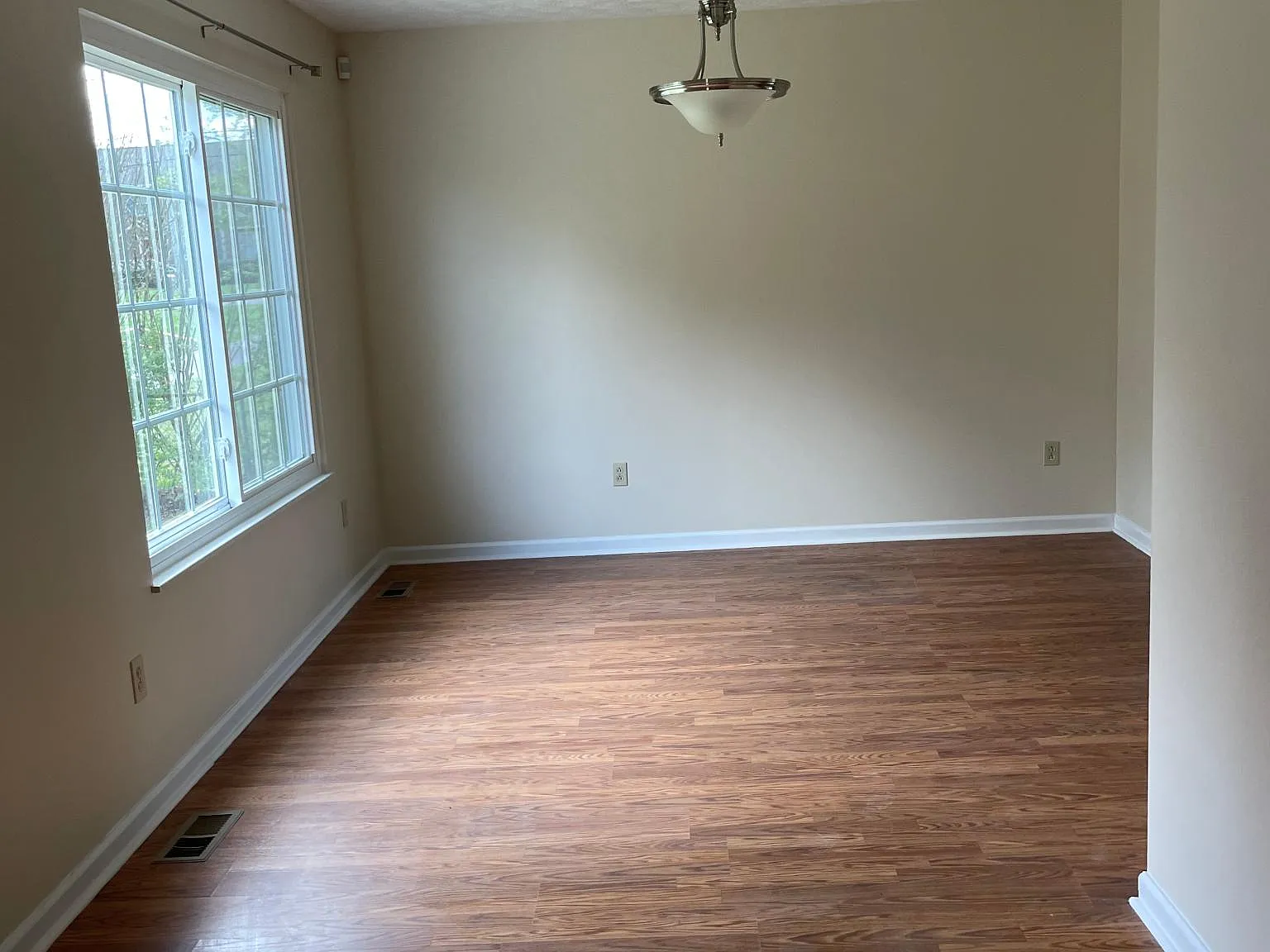 1216 W Broadway Ave — Photo 4