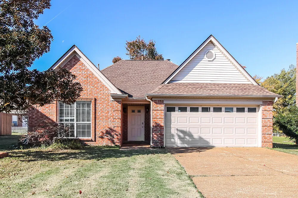 3 bed, 2.0 bath, 1783 sqft, $2,070 — Photo 1