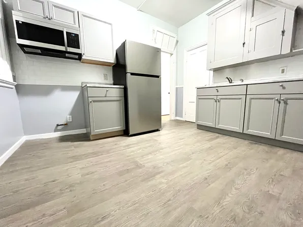 162 Academy Ave #3B, Providence, RI 02908