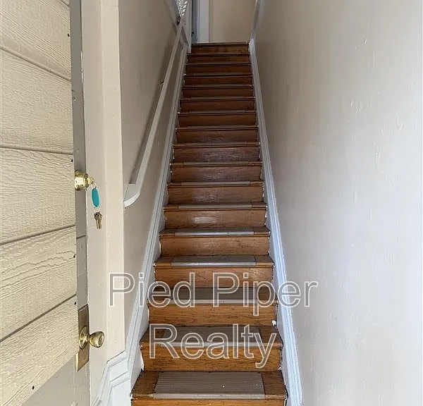 406 E Prospect Ter — Photo 2