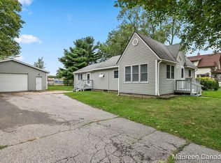 335 Sigsbee Ave NE, Rockford, MI 49341