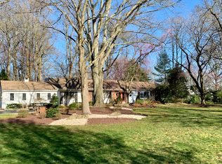 1 Woods End Rd, Rumson, NJ 07760