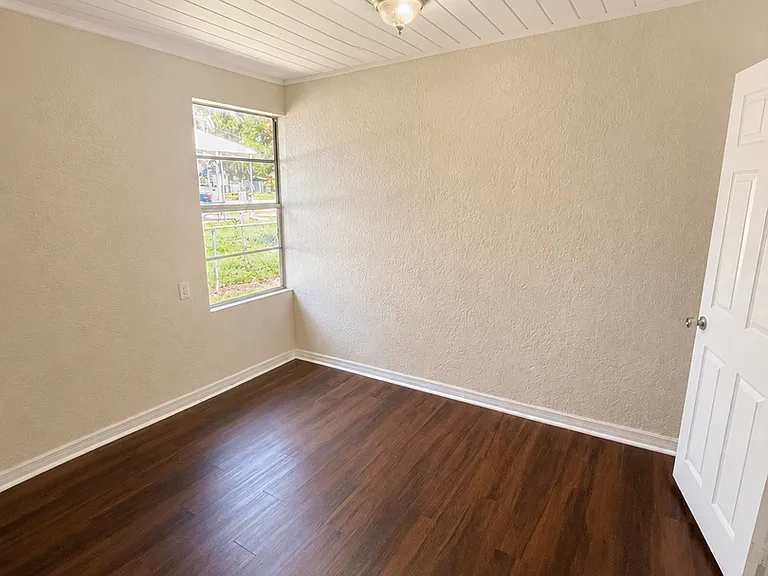 37312 Lock St — Photo 7