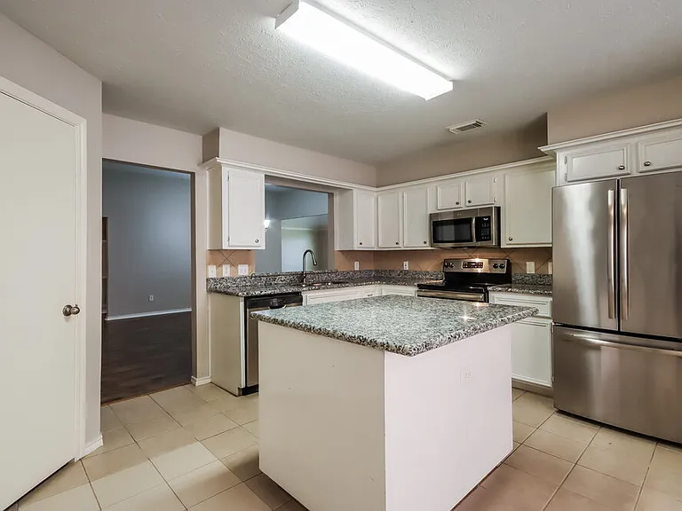 5915 Culross Close — Photo 7