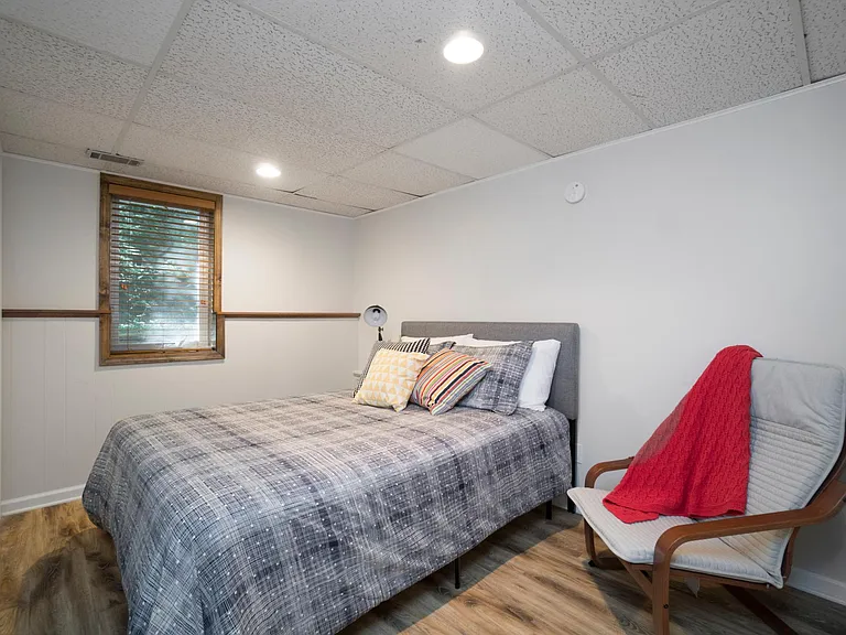 Queen Bedroom