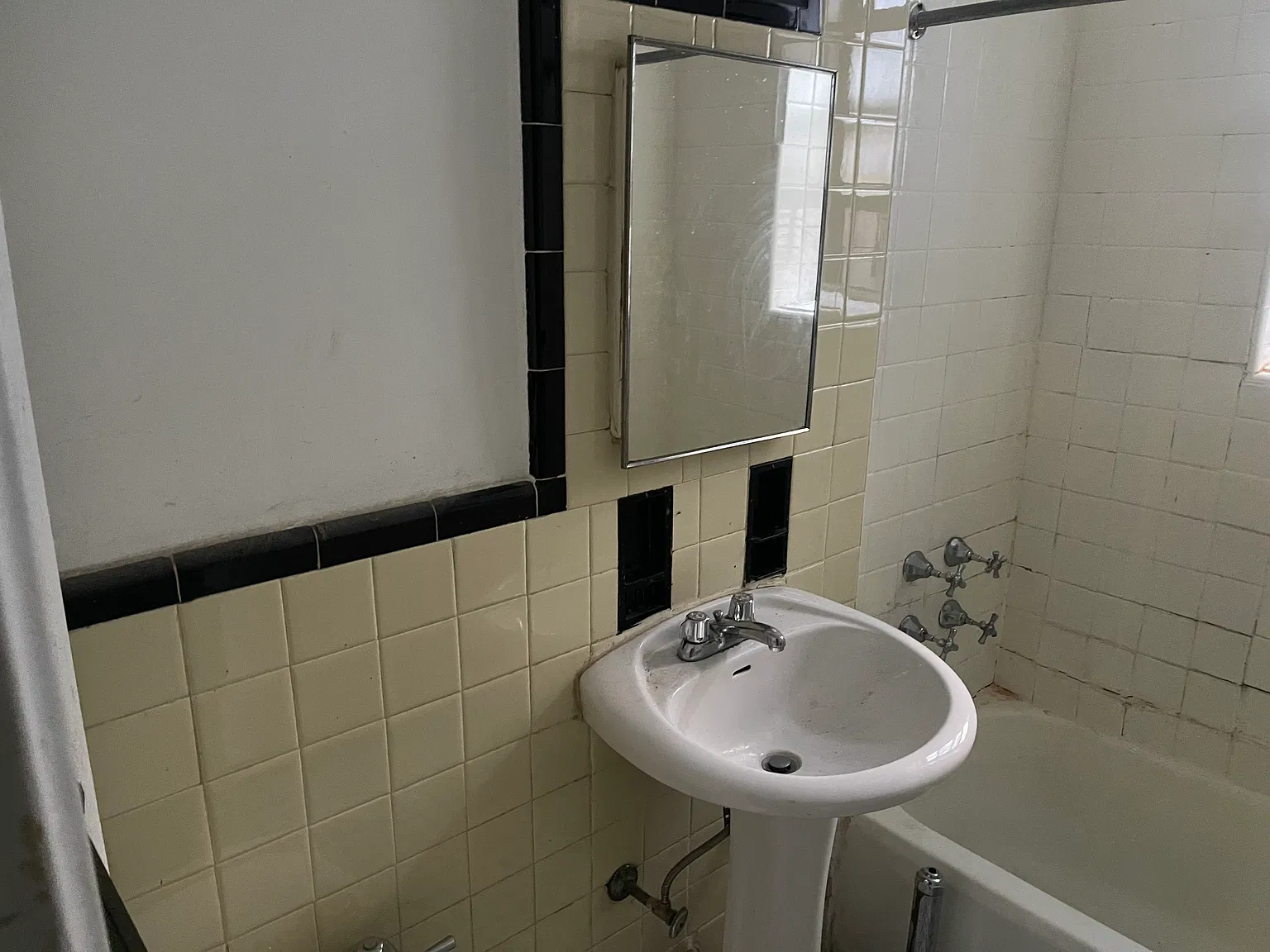 266 East 21st Street — Photo 3